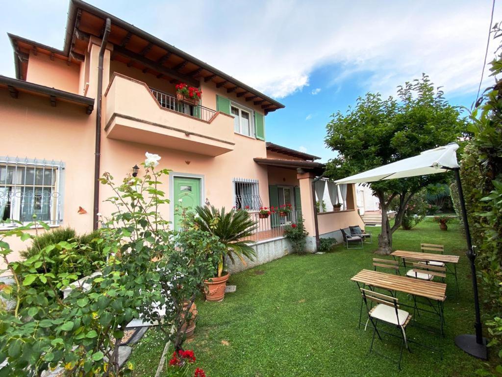 Bed and Breakfast La Madonnina Querceta Zewnętrze zdjęcie
